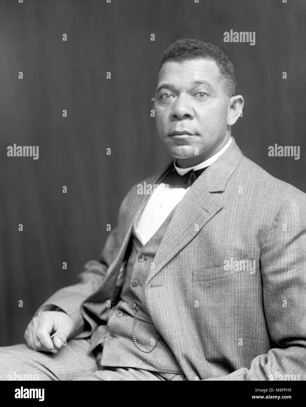 Booker T Washington. Ritratto dello scrittore americano, educatore e leader dei diritti civili Booker Taliaferro Washington (1856-1915) da Frances Benjamin Johnston, c.1895. Foto Stock