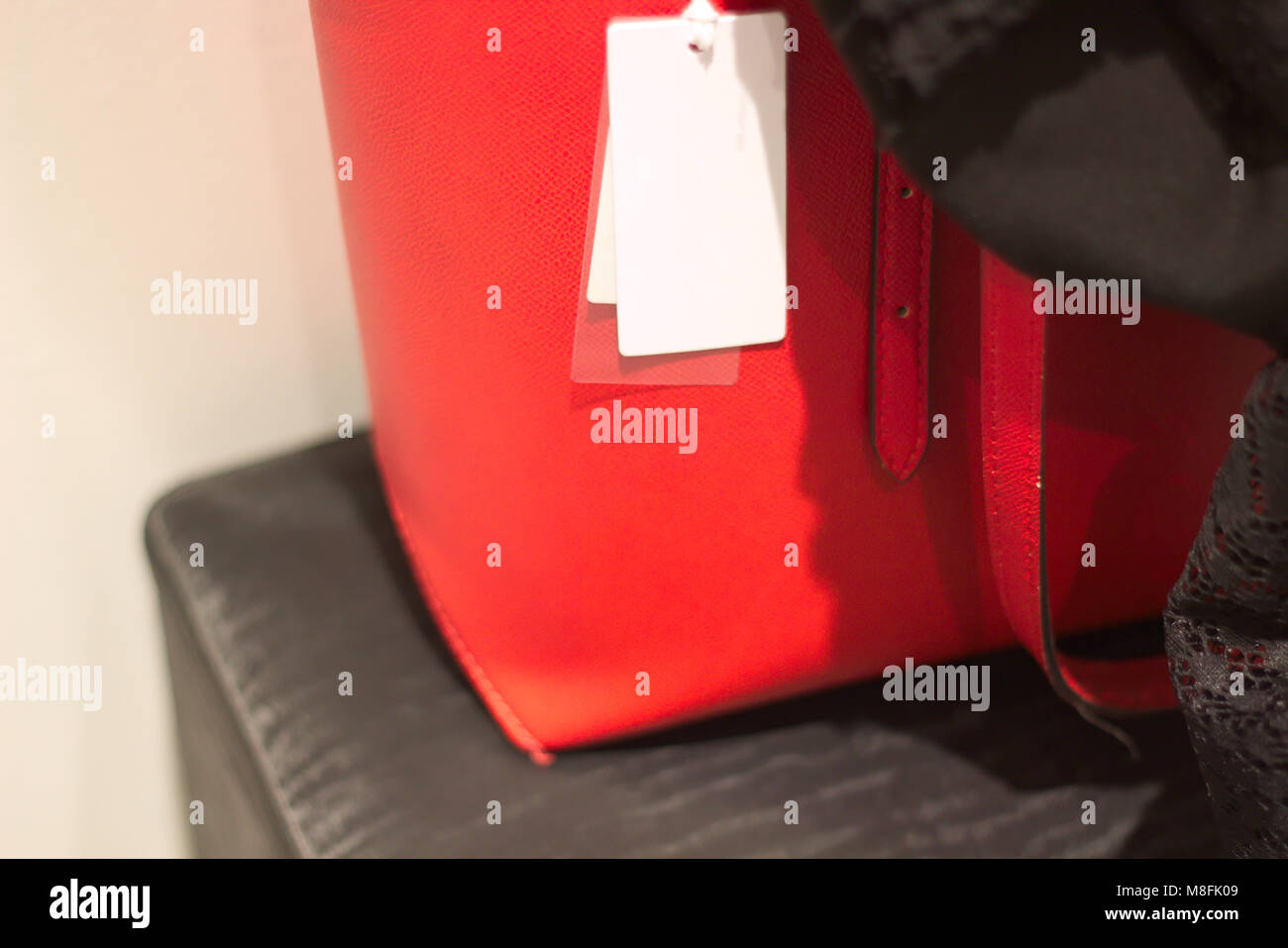 Rosso alla moda in pelle Foto Stock