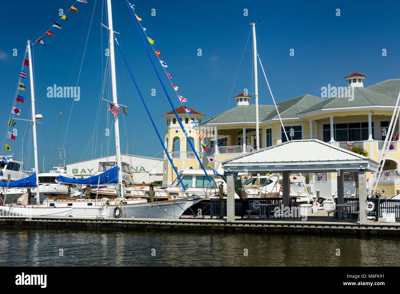 Yacht ormeggiati a Napoli Yacht e Barche a Vela Club, Naples, Florida, Stati Uniti d'America Foto Stock