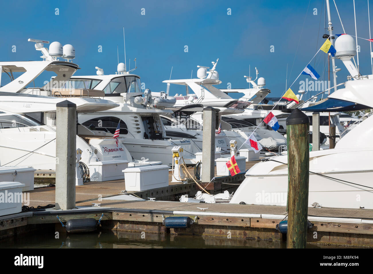 Yacht ormeggiati a Napoli la barca a vela e yacht club, Naples, Florida, Stati Uniti d'America Foto Stock