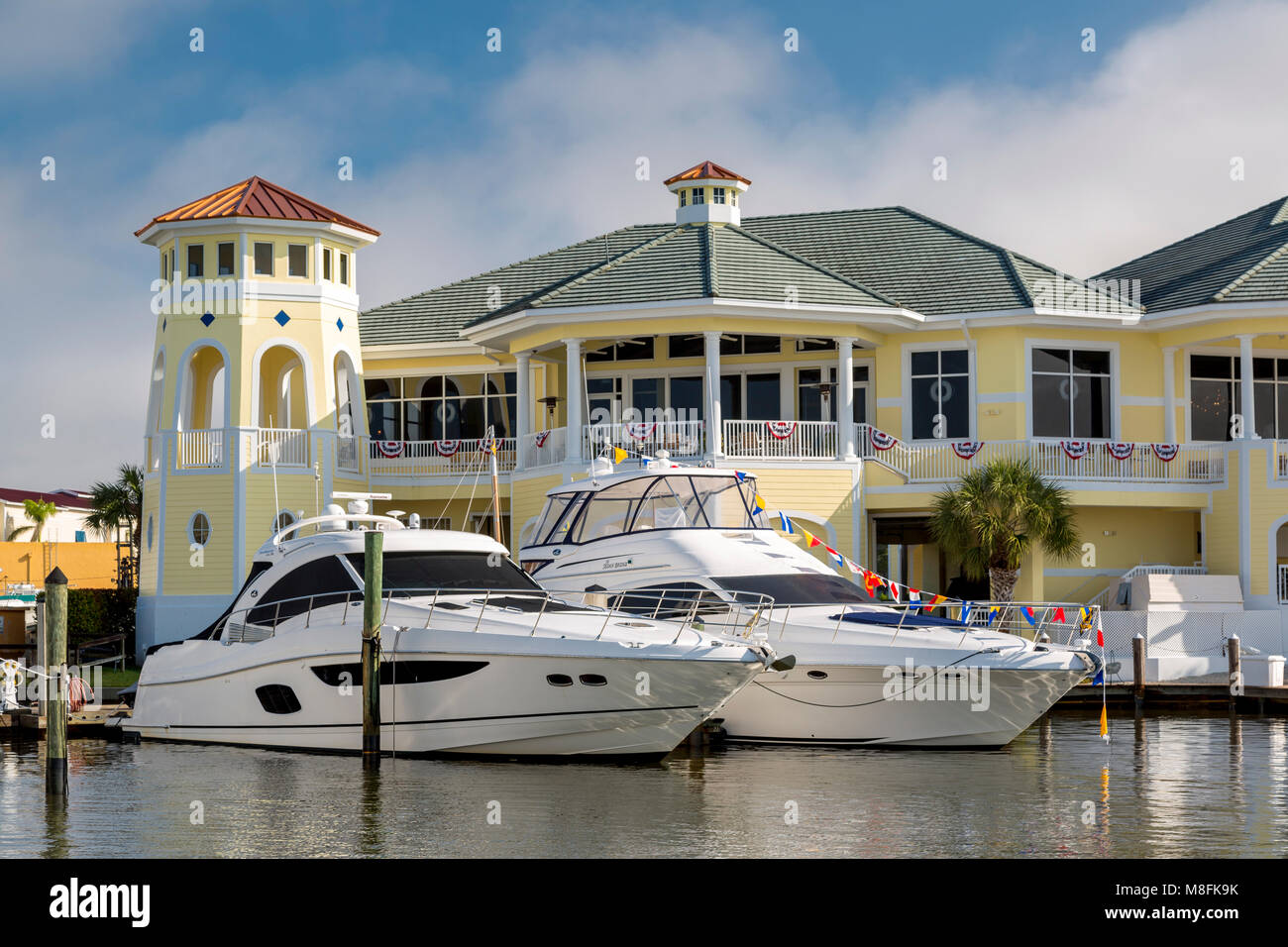 Yacht ormeggiati a Napoli la barca a vela e yacht club, Naples, Florida, Stati Uniti d'America Foto Stock