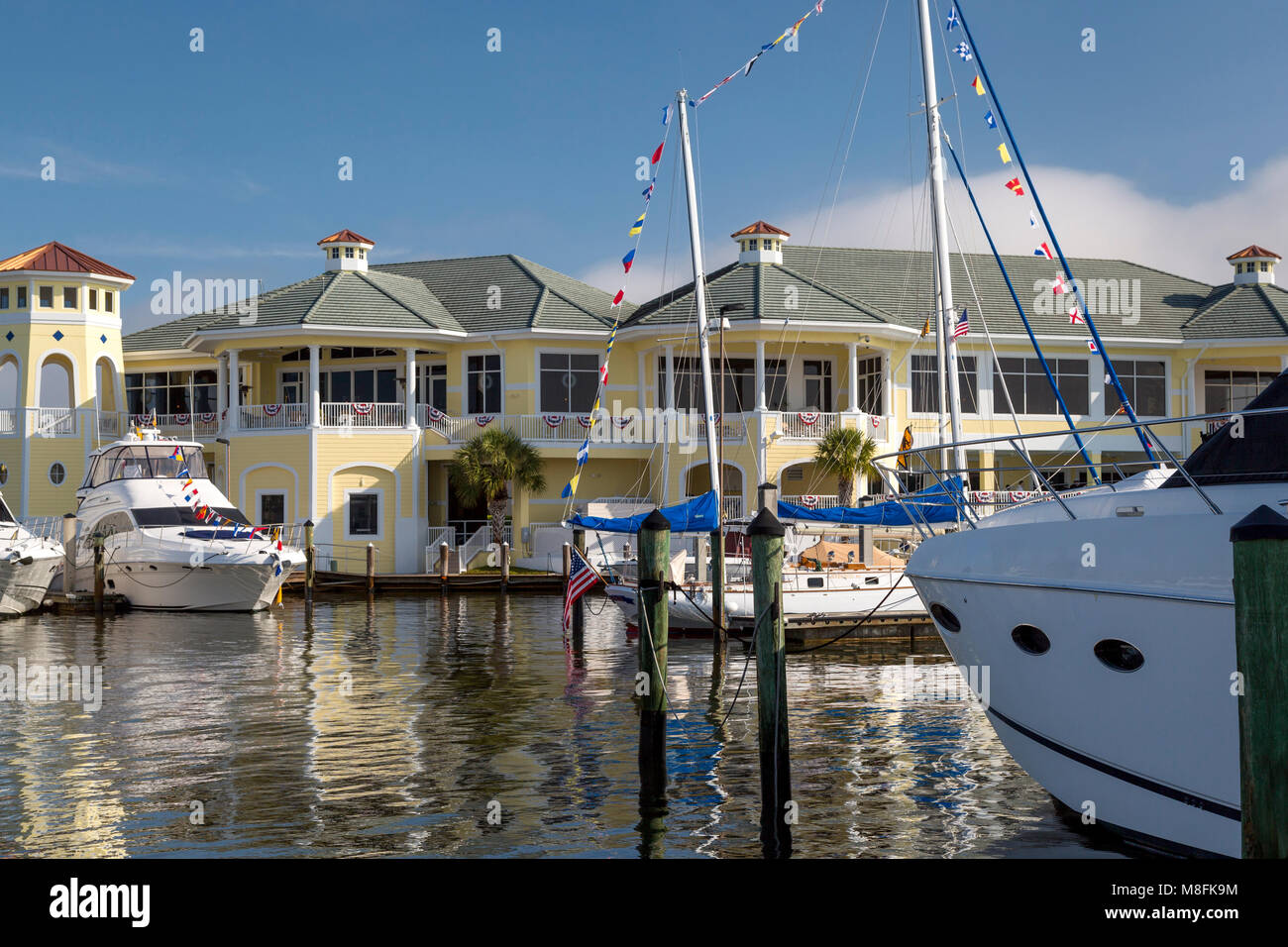 Yacht ormeggiati a Napoli la barca a vela e yacht club, Naples, Florida, Stati Uniti d'America Foto Stock