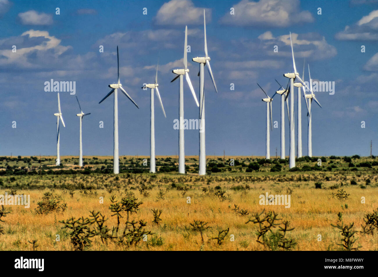 Le turbine eoliche al ranch sulla scarpata Caprock, Llano Estacado plateau, vicino a San Jon, Nuovo Messico, STATI UNITI D'AMERICA Foto Stock