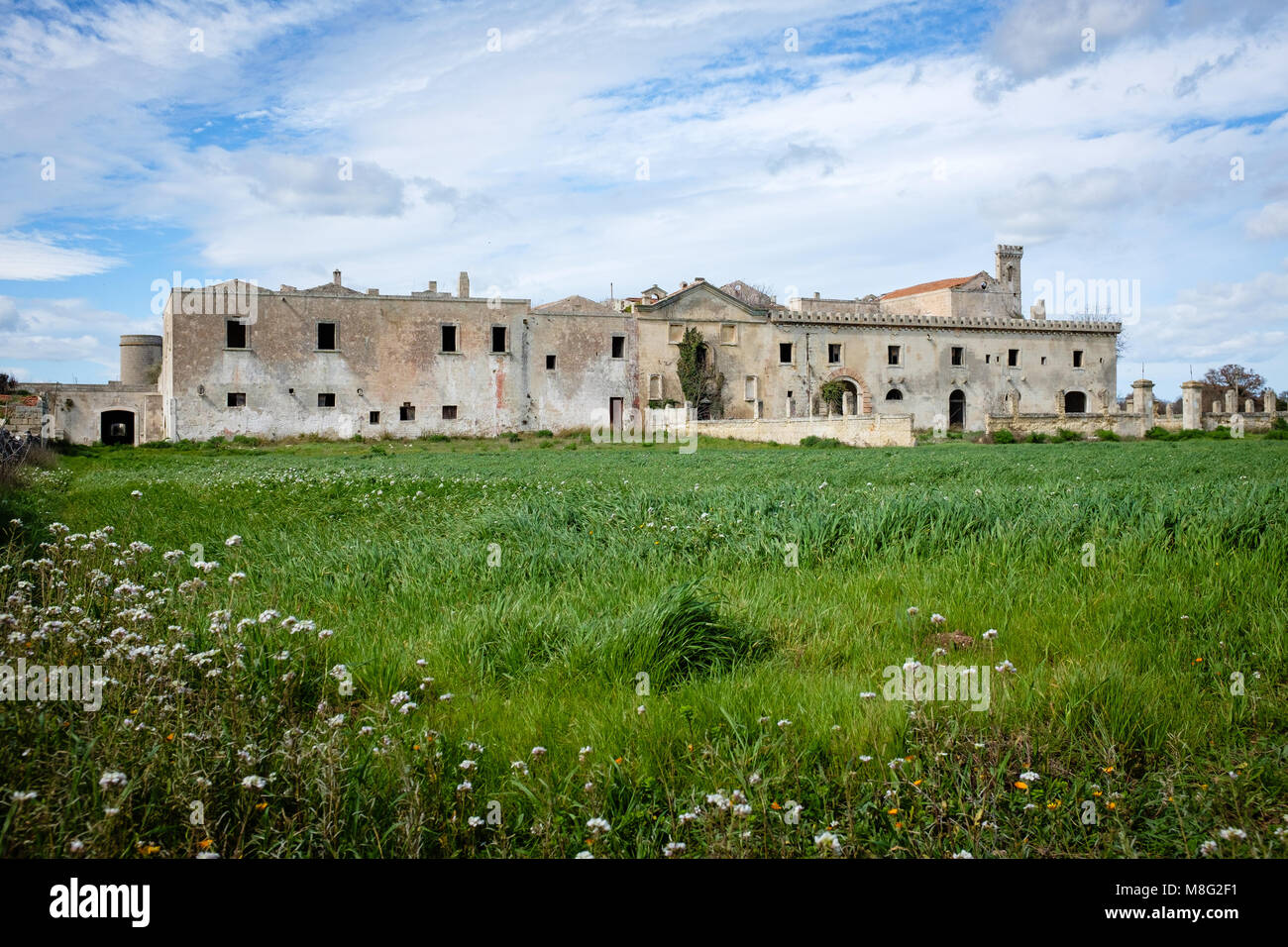 Fattoria abbandonata. Regione Puglia, Italia. Foto Stock