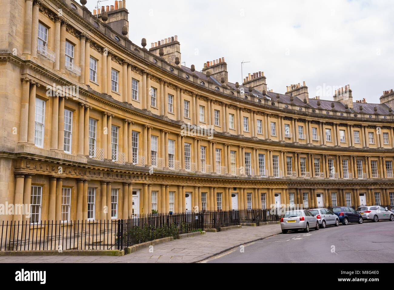 Bath, Regno Unito - Aprile 2017: residenziale Georgiana edifici progettati e costruiti in viali e le mezzelune realizzato dal locale, dorato, bagno Ston Foto Stock