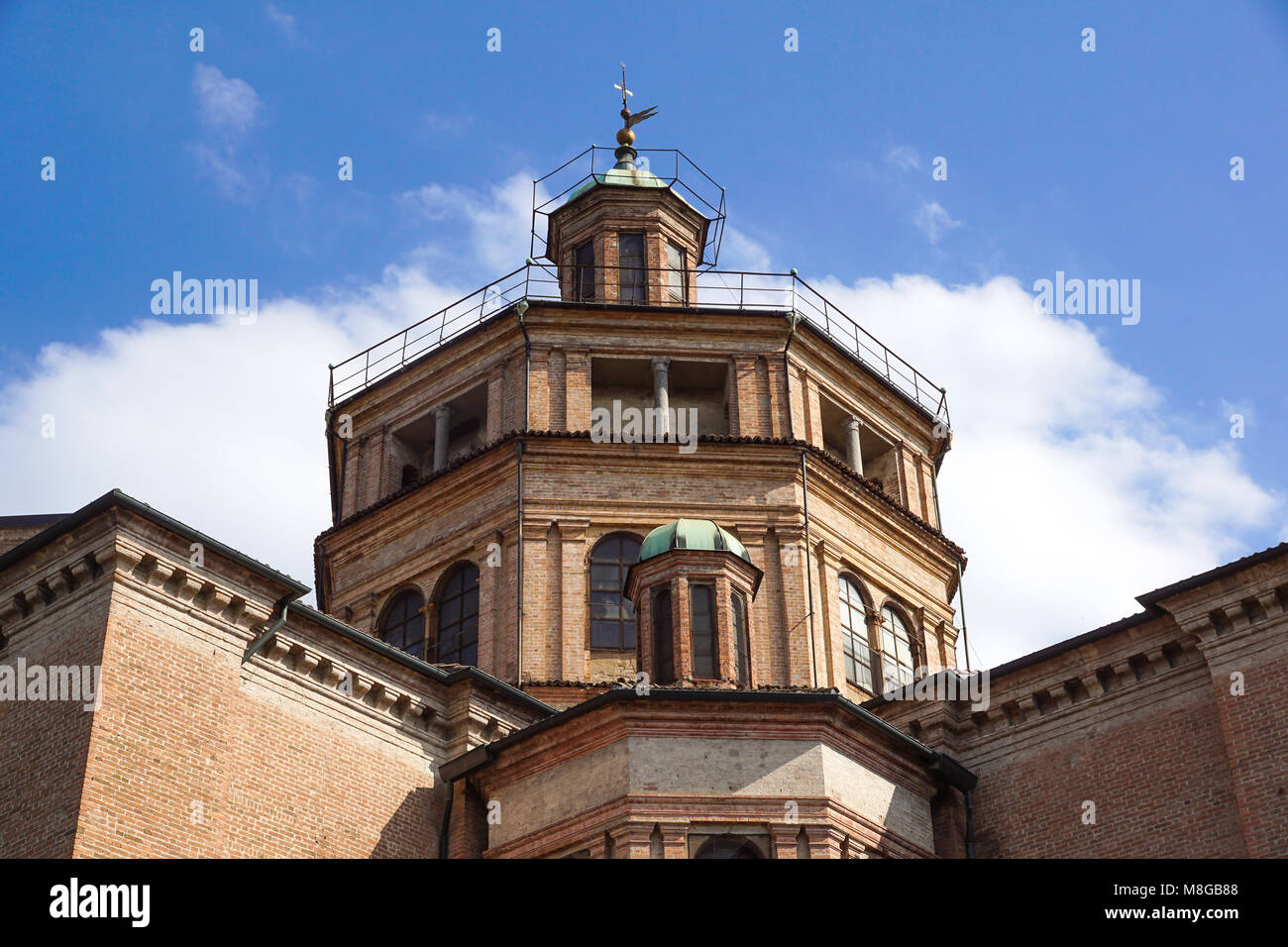 Il Foro di Traiano chiese gemelle bellissima rinascimentale e le cupole barocche nel centro storico di Roma Foto Stock