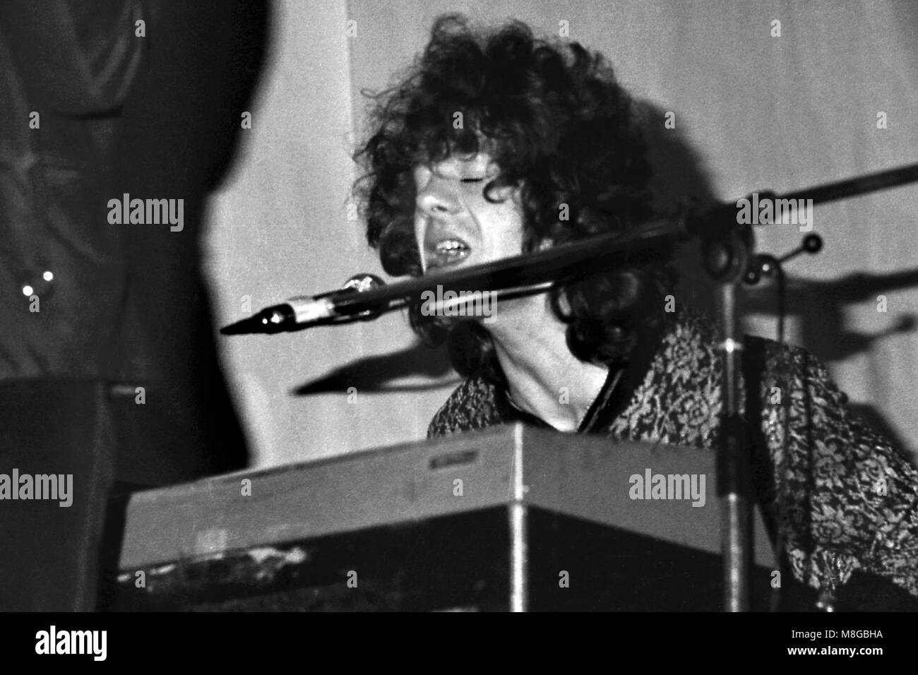 Lead singer Mike Harrison suona con il Regno Unito progressive rock band Spooky dente presso la Bristol University gli studenti dell' Unione sabato 1 marzo 1969 come parte di tale anno di eventi di RAG. Foto Stock