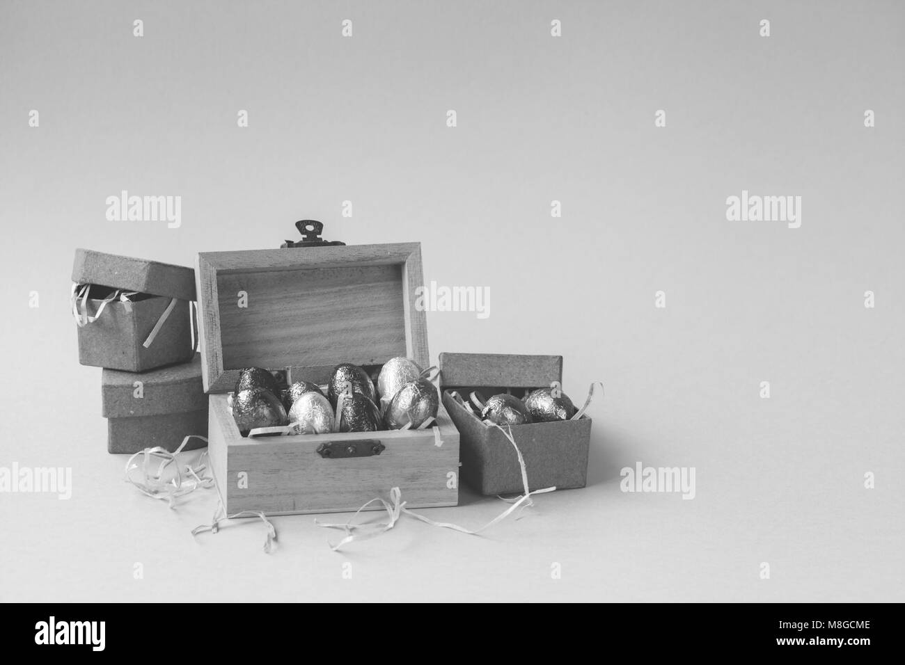 Set di Pasqua cioccolatini come un biglietto di auguri. Foto Stock