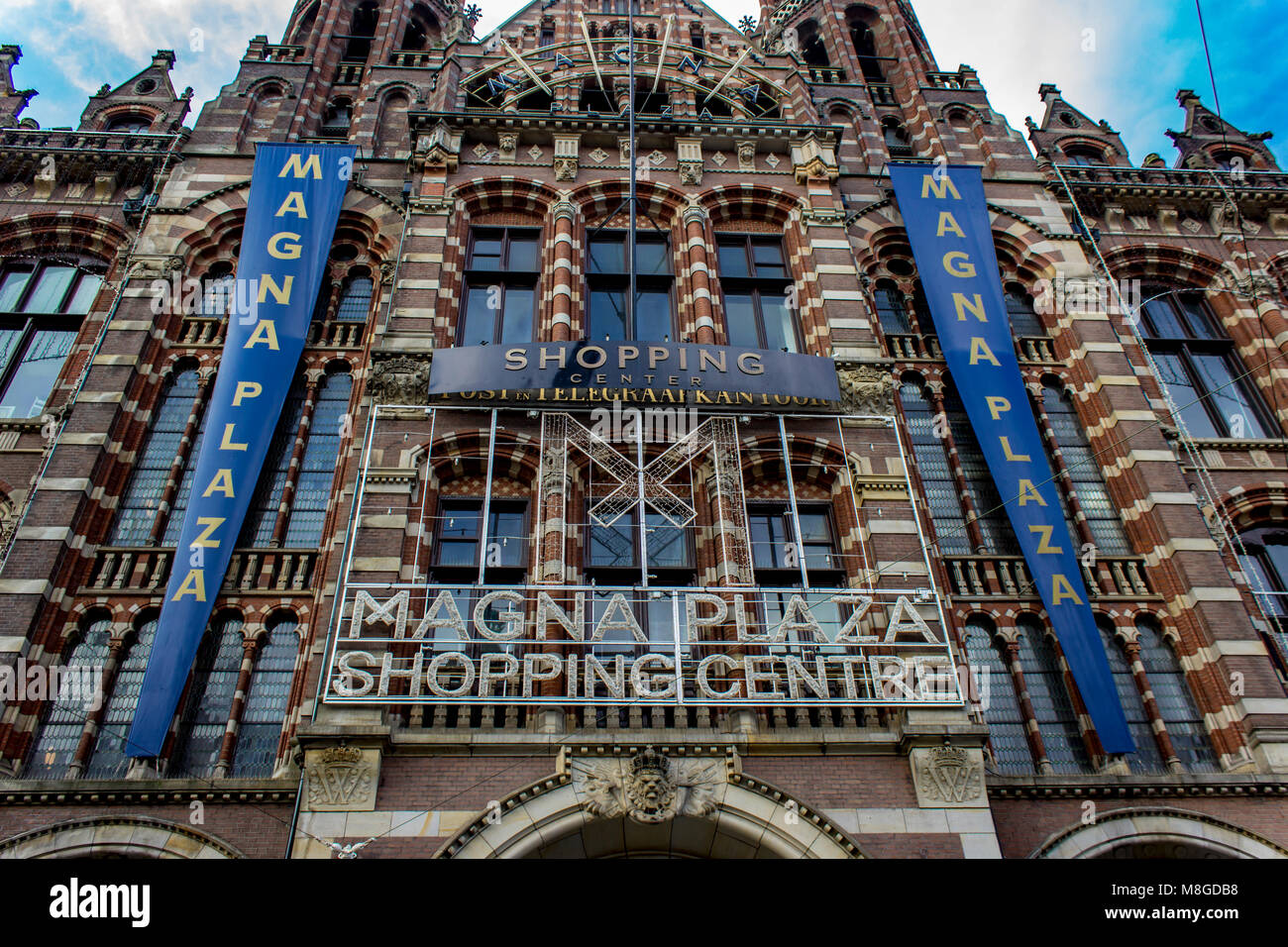 AMSTERDAM, OLANDA - Marzo 6, 2018: vista in Magna Plaza Shopping Centre di Amsterdam, Olanda. Shopping Mall si trova nella ex Amsterdam Post principale Foto Stock