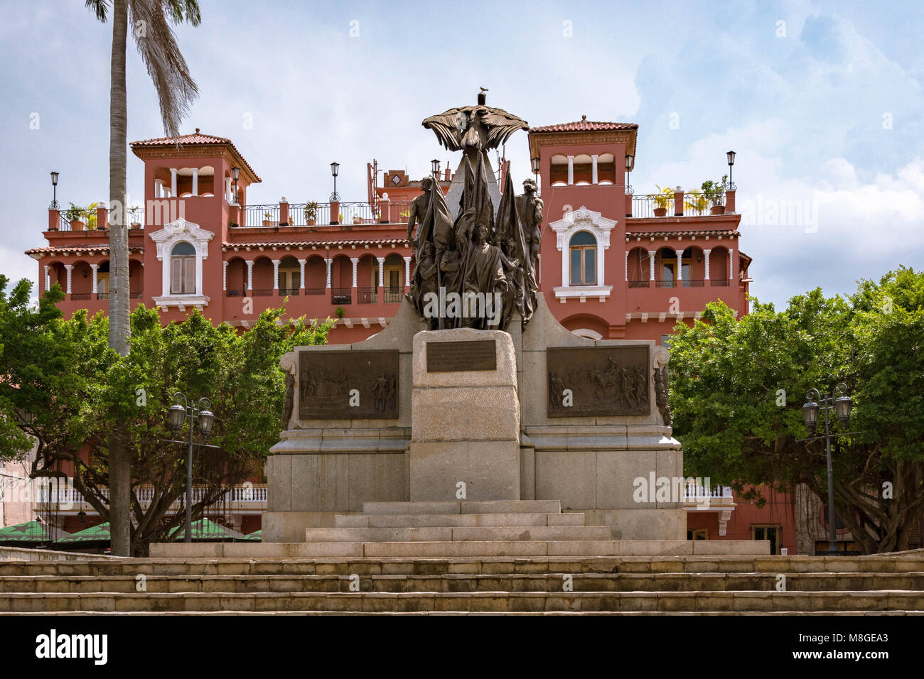 Plaza Bolivar nel Casco Viejo è dedicata a Simon Bolivar, la South American hero che giri a led contro l'impero spagnolo. Foto Stock