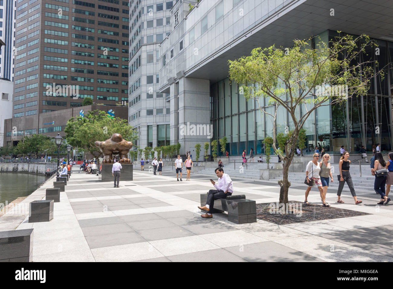 In bronzo della scultura di uccelli, Boat Quay, zona centrale, regione centrale, Singapore Foto Stock