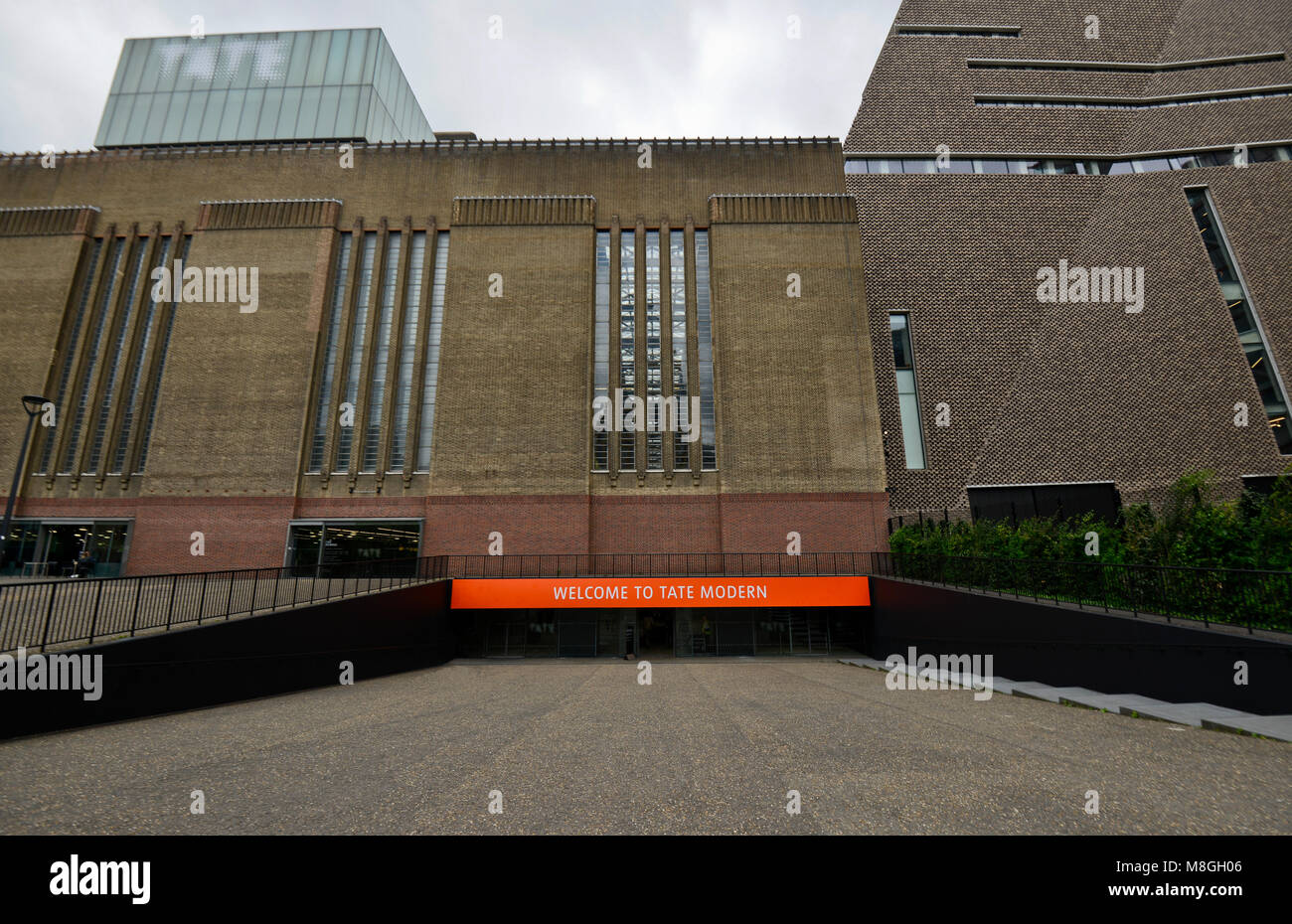 La Tate Modern Gallery di Londra. Entrata principale Foto Stock