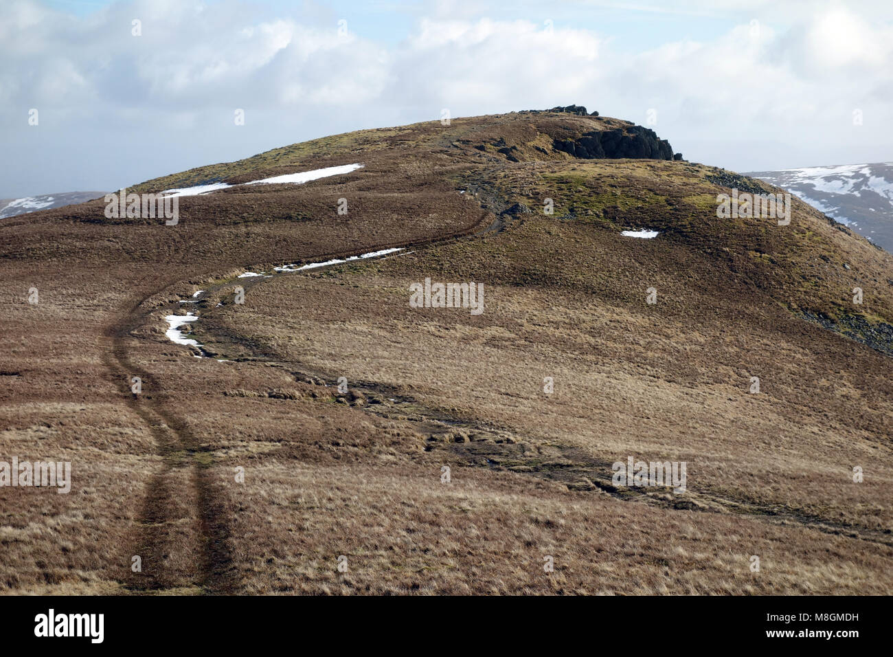 La costa a costa percorso verso il vertice della Wainwright Kidsty Pike dalla testa Rampsgill nel Parco Nazionale del Distretto dei Laghi, Cumbria, Inghilterra, Regno Unito. Foto Stock