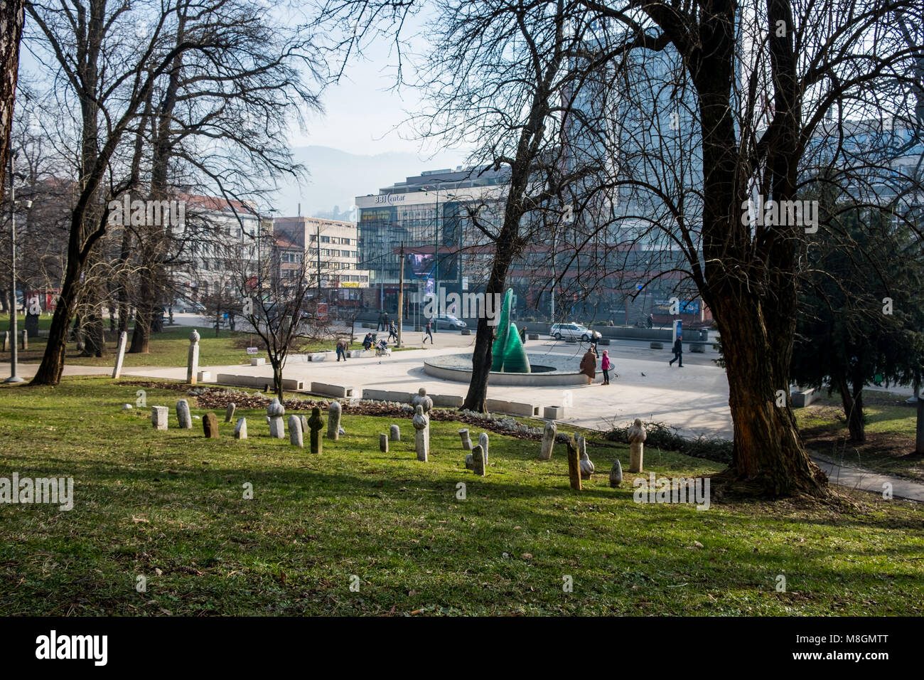 Sarajevo, Bosnia Erzegovina - 27 Gennaio 2018 - i bambini di Sarajevo Square e il memoriale per i bambini uccisi a Sarajevo durante la Repubblica jugoslava di Macedonia Foto Stock