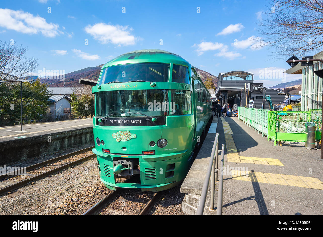 Fukuoka, Giappone - 9 Febbraio 2018: limitata Express Yufuin no Mori treno sono limitate treno express servizi operati dalla Kyushu Azienda ferroviaria (JR Kyus Foto Stock
