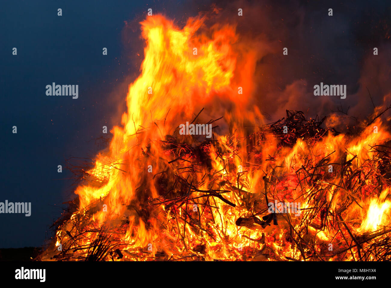 Pasqua fuoco, un vecchio traditon tedesco Foto Stock