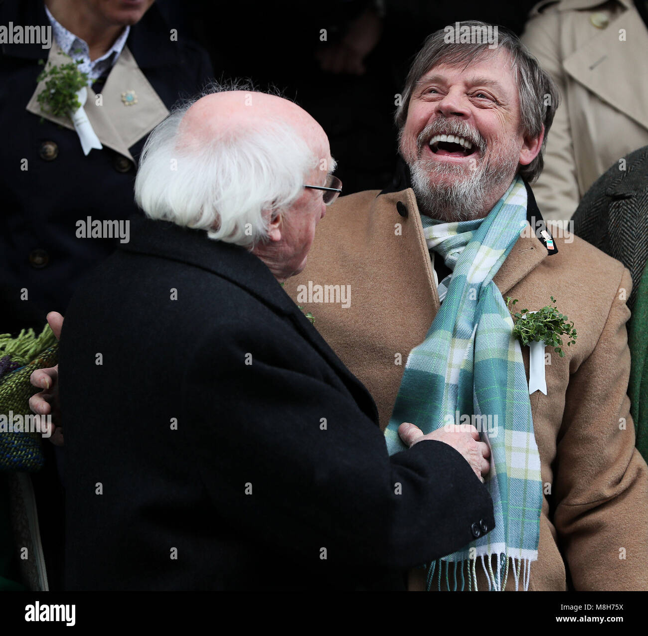 Mark Hamill e Presidente dell'Irlanda Michael D Higgins durante il il giorno di San Patrizio sfilata per le strade di Dublino. Picture Data: sabato 17 marzo, 2018. Foto di credito dovrebbe leggere: Brian Lawless/PA FILO Foto Stock