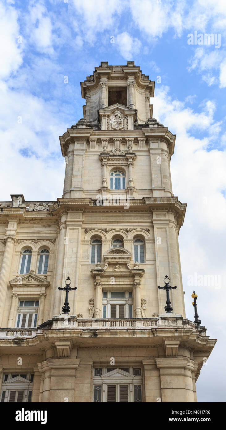 Dettagli architettonici, visualizzare un edificio storico restaurato in Avana Vecchia, Habana Vieja, Cuba Foto Stock
