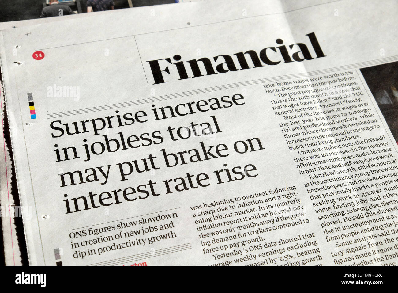 Quotidiano Guardian articolo titoli finanziari' a sorpresa aumento del totale di disoccupati possono mettere un freno sul tasso d'interesse aumento" Londra Inghilterra REGNO UNITO Foto Stock