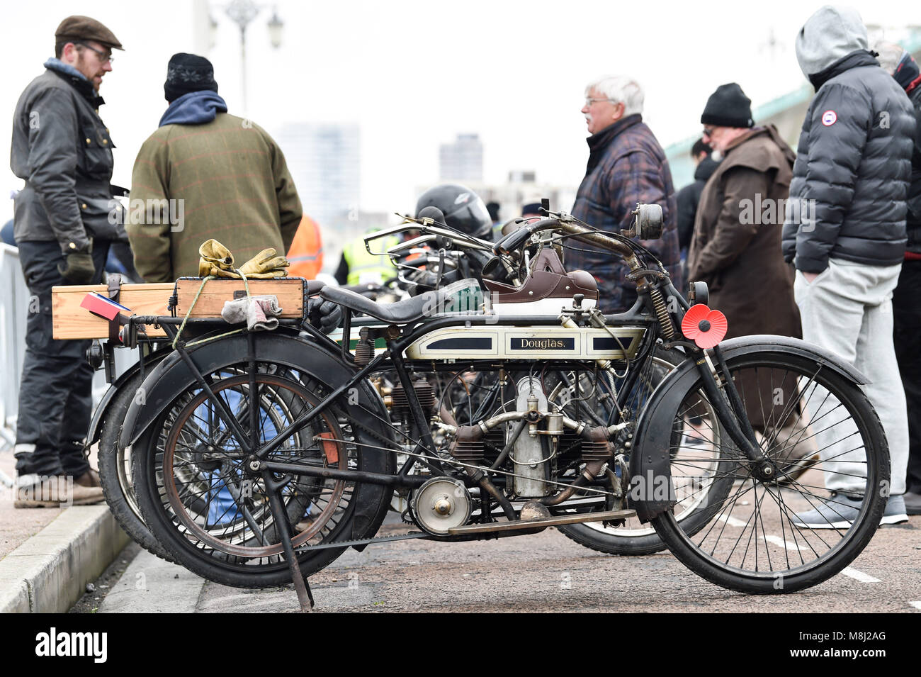 Brighton Regno Unito 18 marzo 2018 - Oltre 300 veterano motocicli al traguardo della 79a Londra a Brighton Pioneer eseguire per il veterano motocicli .Sunbeam Moto Club ha organizzato la Londra a Brighton girare per il veterano motocicli fin dal 1930 ed è aperto a tutti i motocicli e tricicli fabbricati prima del 1915. Credito: Simon Dack/Alamy Live News Foto Stock