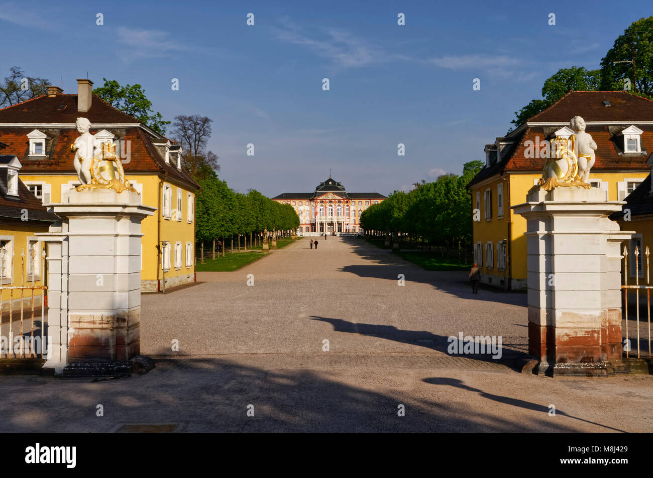 Castello barocco Bruchsal con giardini del castello, Kraichgau, Karlsruhe District, Baden-Württemberg, Germania Foto Stock