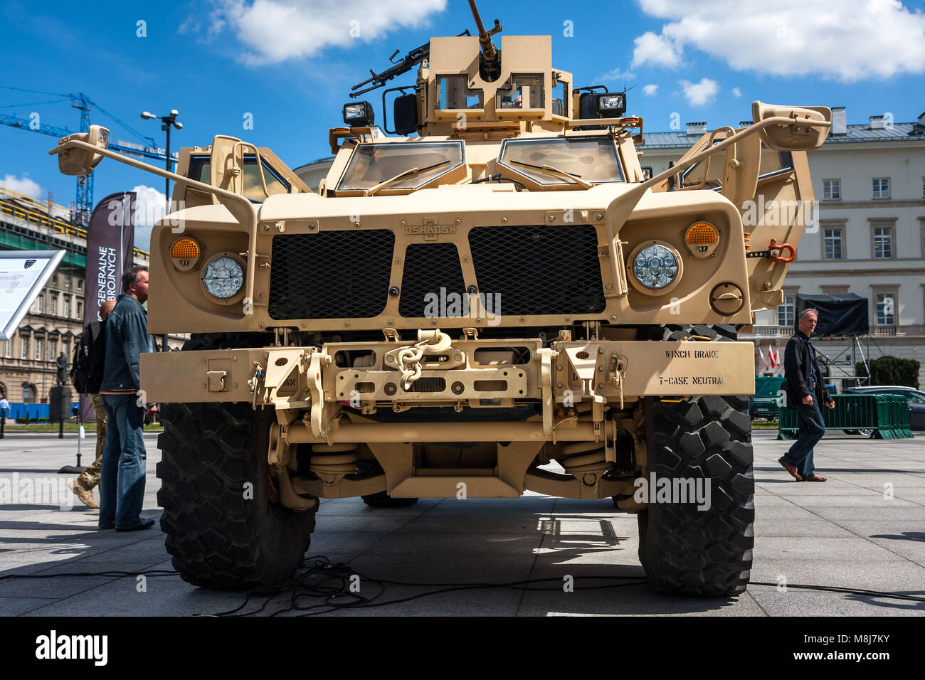 Varsavia, Polonia - 08 maggio, 2015: Oshkosh M-ATV, Mine-Resistant veicolo fuoristrada. Celebrazioni pubbliche del settantesimo anniversario della fine della II Guerra Mondiale Foto Stock