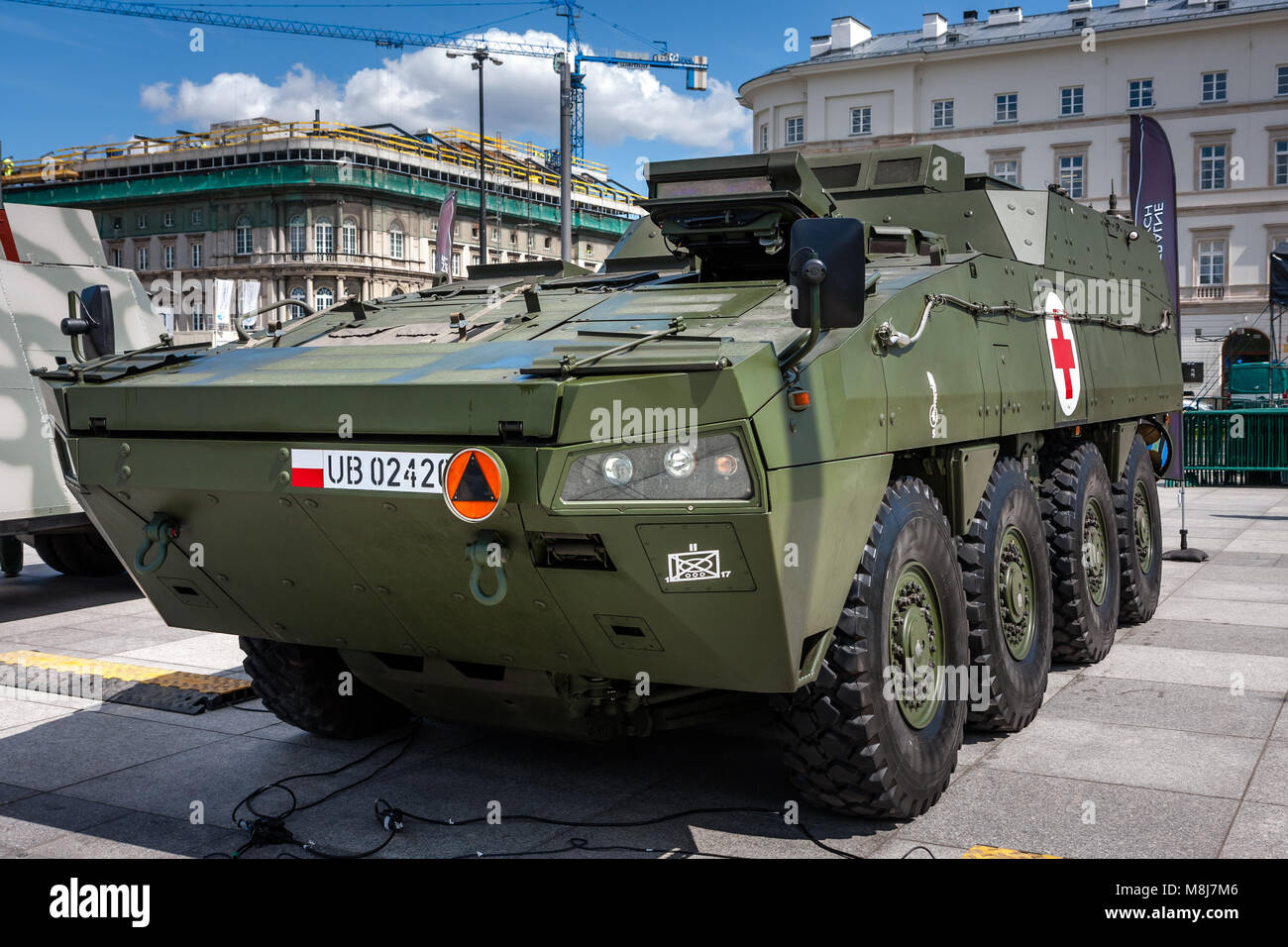 Varsavia, Polonia - 08 maggio, 2015: corazzato veicolo ambulanza KTO ROSOMAK WEM, Wolverine. Il settantesimo anniversario della fine della II Guerra Mondiale Foto Stock