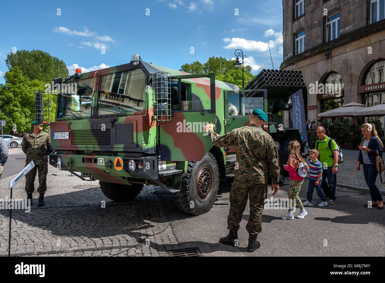 Rocket Launcher Langusta, WR-40 polacco semoventi MLRS. Il settantesimo anniversario della fine della Seconda Guerra Mondiale. Varsavia, Polonia - 08 maggio, 2015 Foto Stock