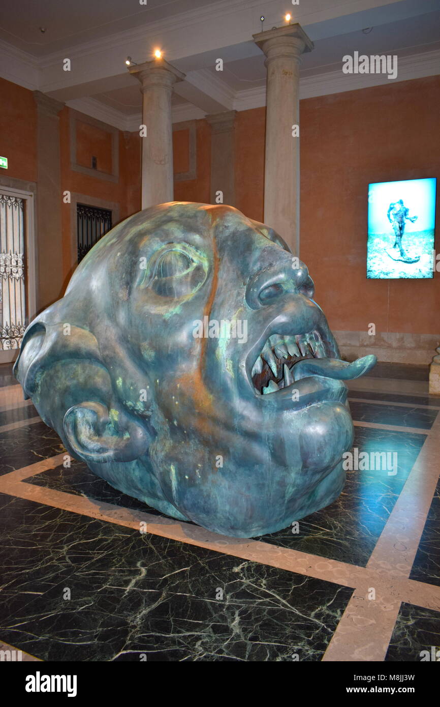 Un Damien Hirst scultura da la mostra "Tesori dal relitto della incredibile", Palazzo di Grassi e Punta della Dogana, Venezia, Italia Foto Stock