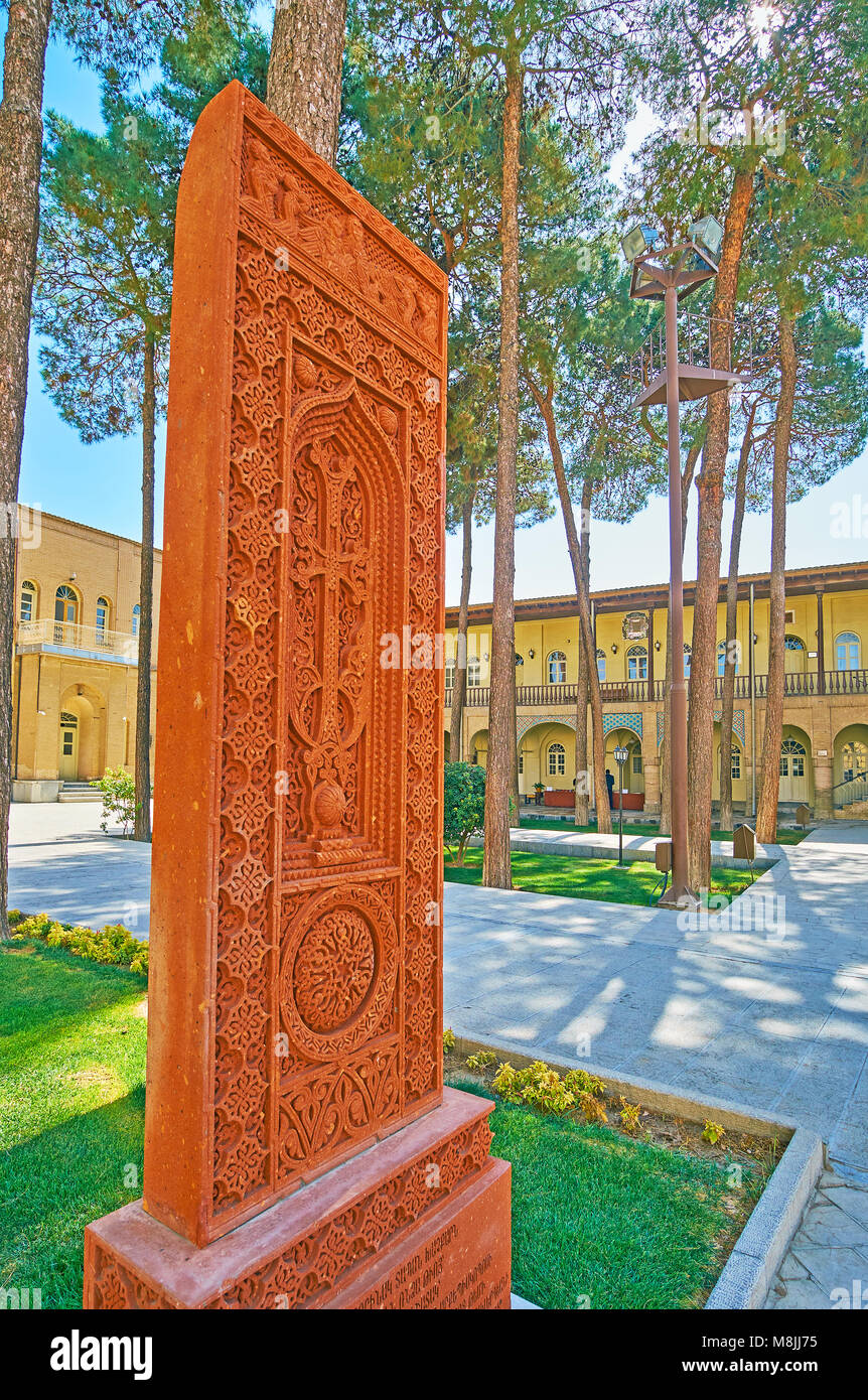 Il fine del modello intagliato decora tradizionale croce armena-pietra, denominato khachkar e trova in Santo Salvatore della Cattedrale, il giardino di Isfahan, Iran. Foto Stock