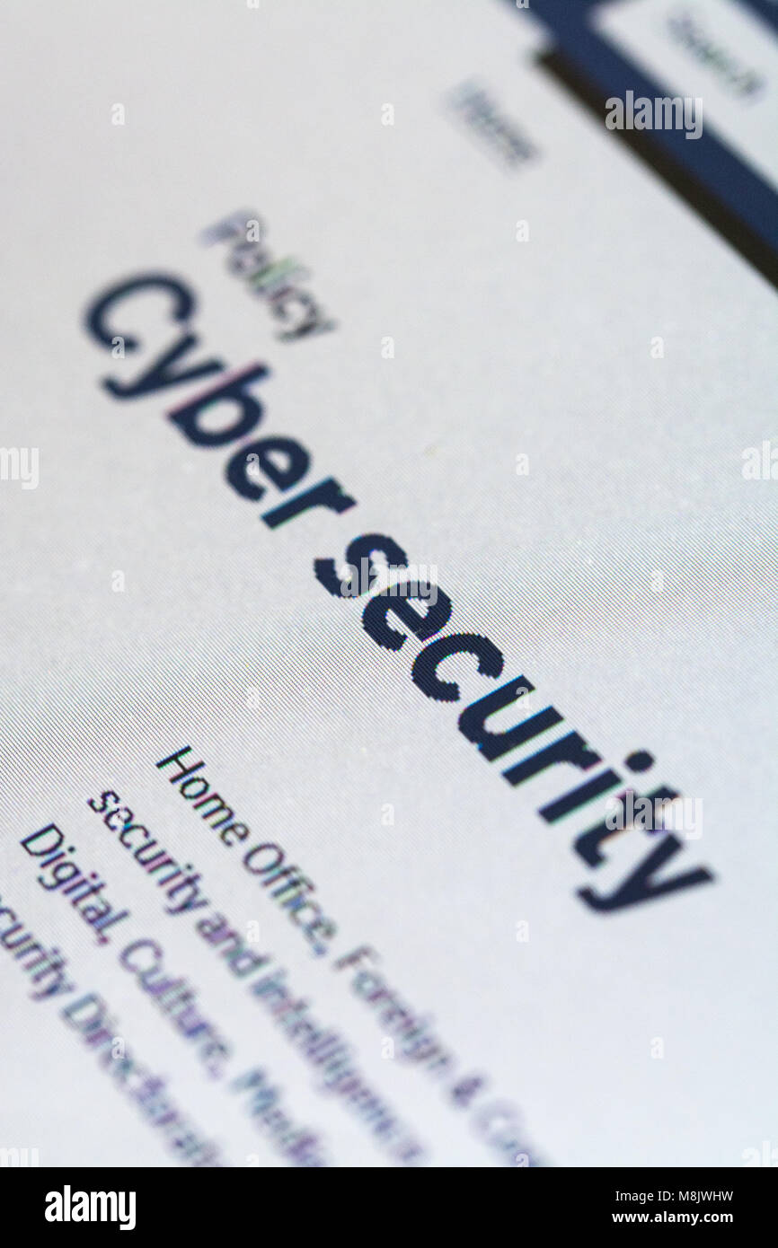 Computer La schermata mostra informazioni sulla cyber security su gov.Sito web del Regno Unito Foto Stock