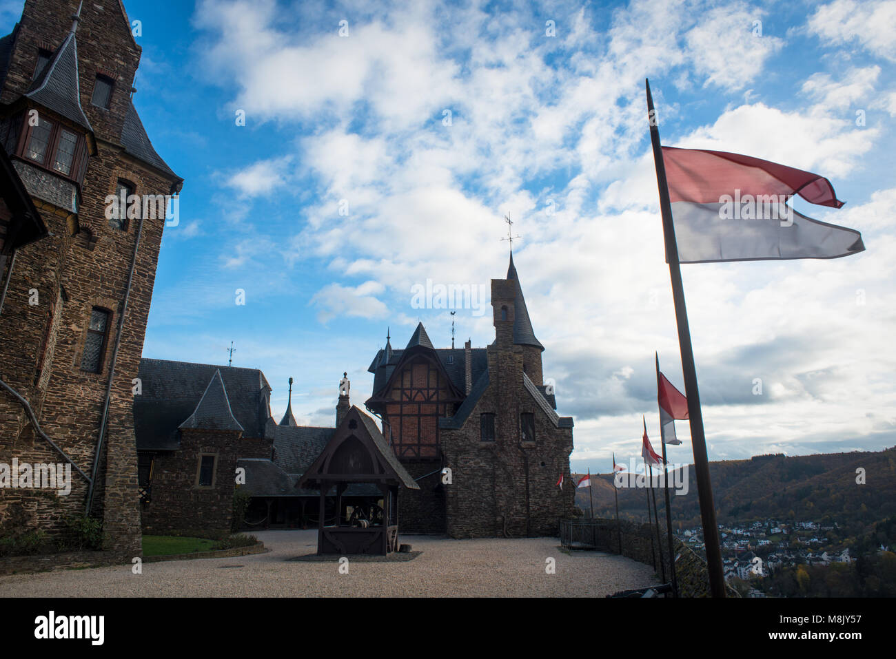 Una vista del cortile interno del castello di Cochem, Germania Foto Stock