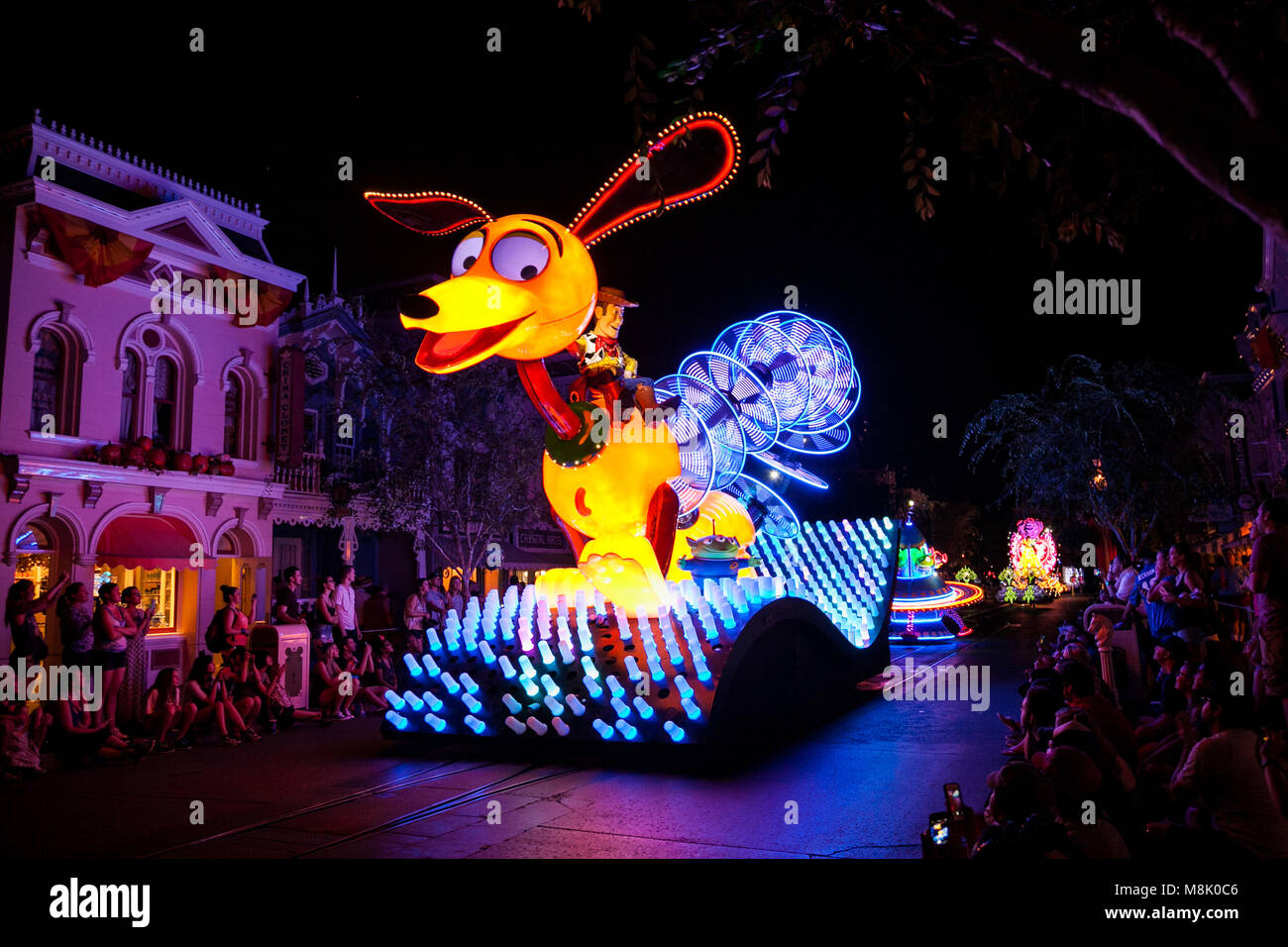 ANAHEIM, CALIFORNIA - Settembre 21st, 2015 - Disneyland la vernice il Night Parade Foto Stock