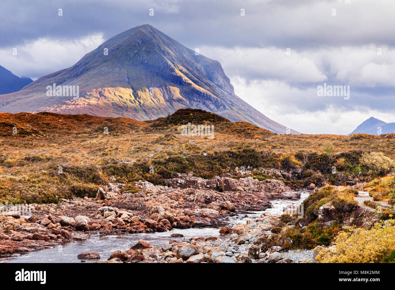 Il fiume Sligachan e Marsco, Isola di Skye, Ebridi Interne, Highland, Scotland, Regno Unito Foto Stock