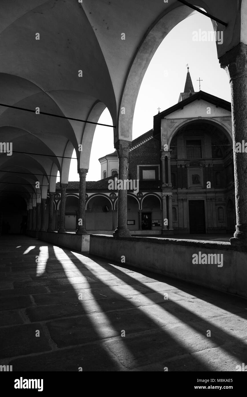 Basilica di Santa Maria Nuova. Abbiategrasso, Lombardia, Italia, Europa. Bianco e nero concept Foto Stock