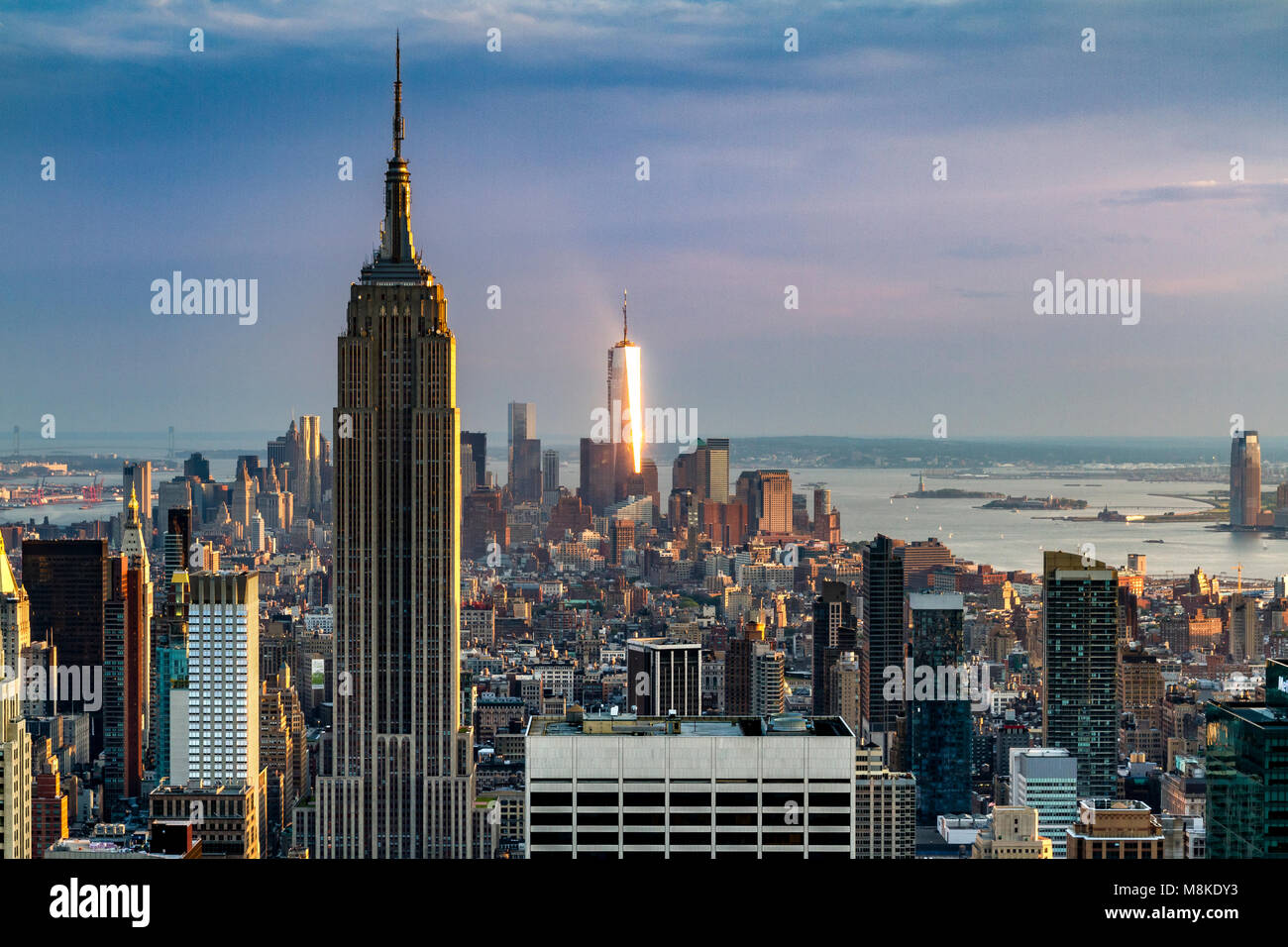 L'Empire state Building dalla terrazza panoramica Top of the Rock sul Rockefeller Center Building, Manhattan, New York Foto Stock