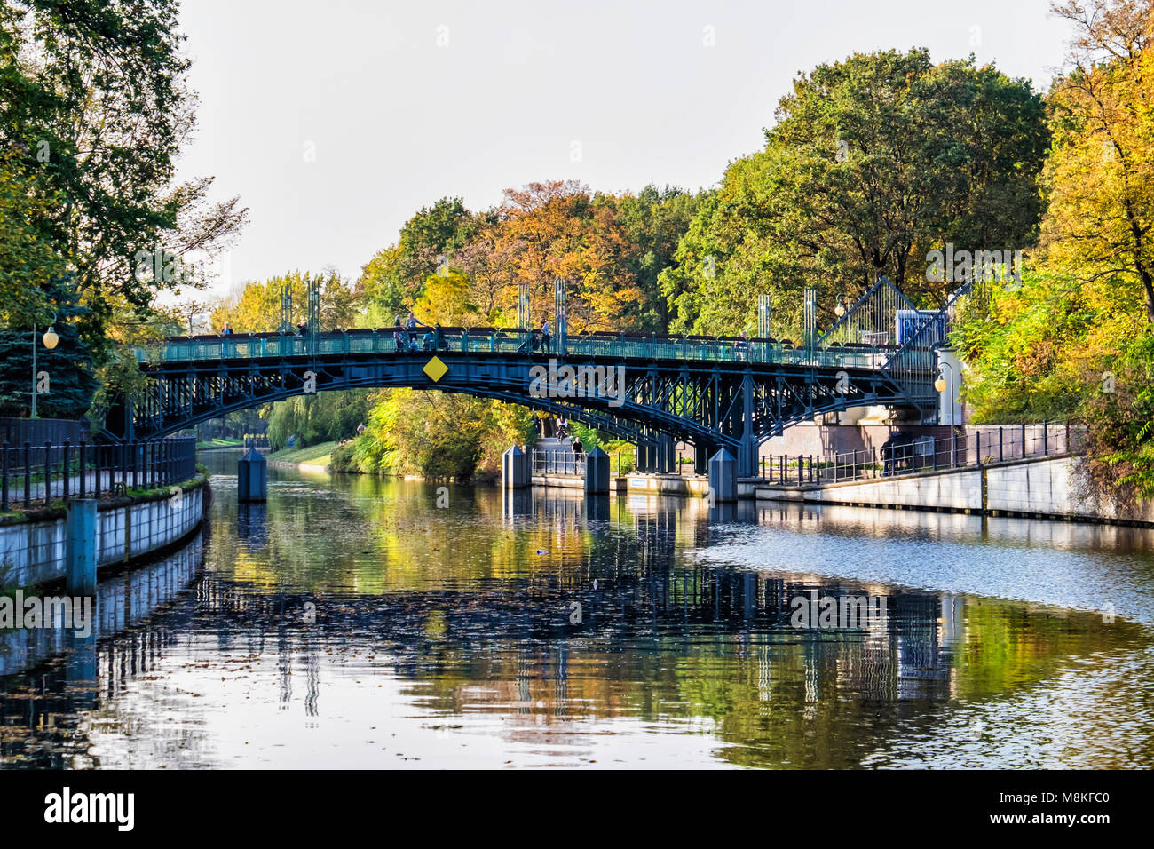 Berlin-Tiergarten il ponte di Lichtenstein ferro passerella pedonale appartenenti allo zoo Foto Stock