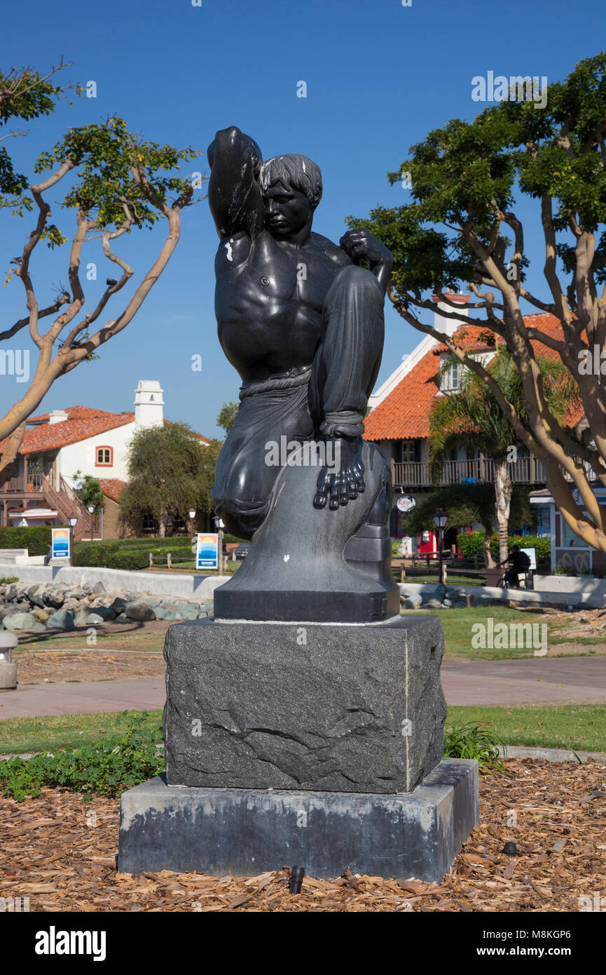 Mattina scultura di Donal Hord vicino al Seaport Village, San Diego, California, Stati Uniti d'America Foto Stock