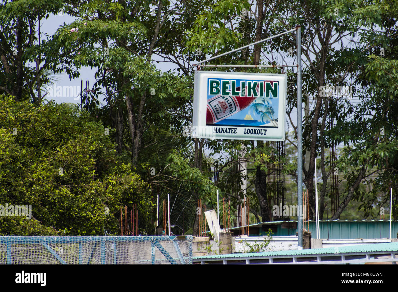 Birra Belikin segno esterno di una taverna sul fiume Belize. Belize Foto Stock
