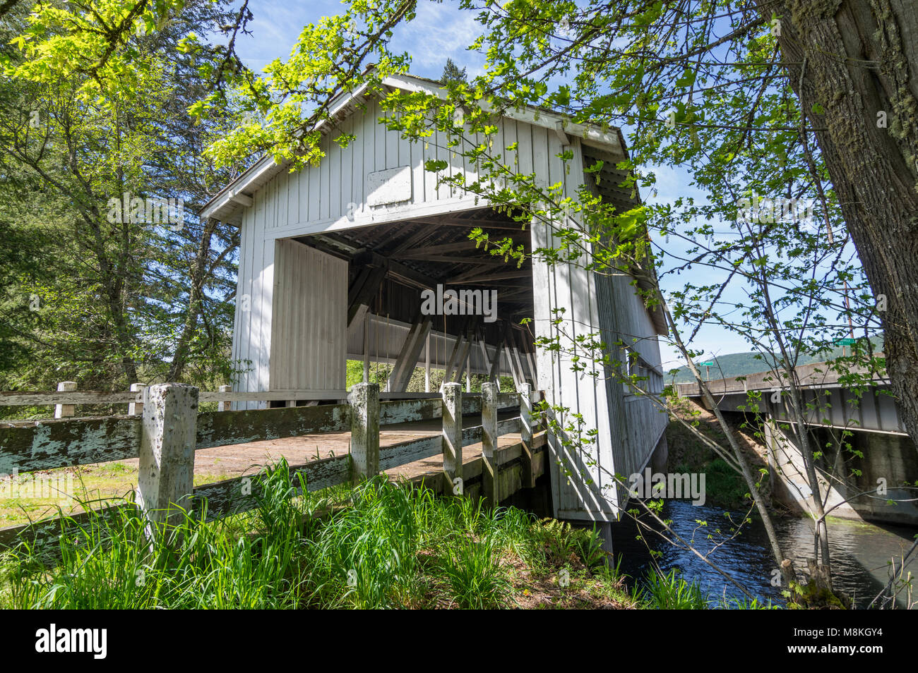 Crawfordsville ponte coperto di attraversare il fiume Calapooia Crawfordsville in Oregon Foto Stock