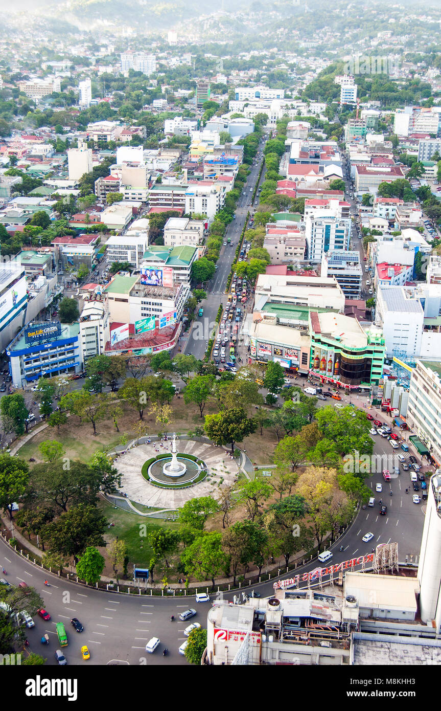 Vista aerea della rotatoria di Fuente Osmena e Boulevard guardando a nord, Cebu City, Filippine Foto Stock