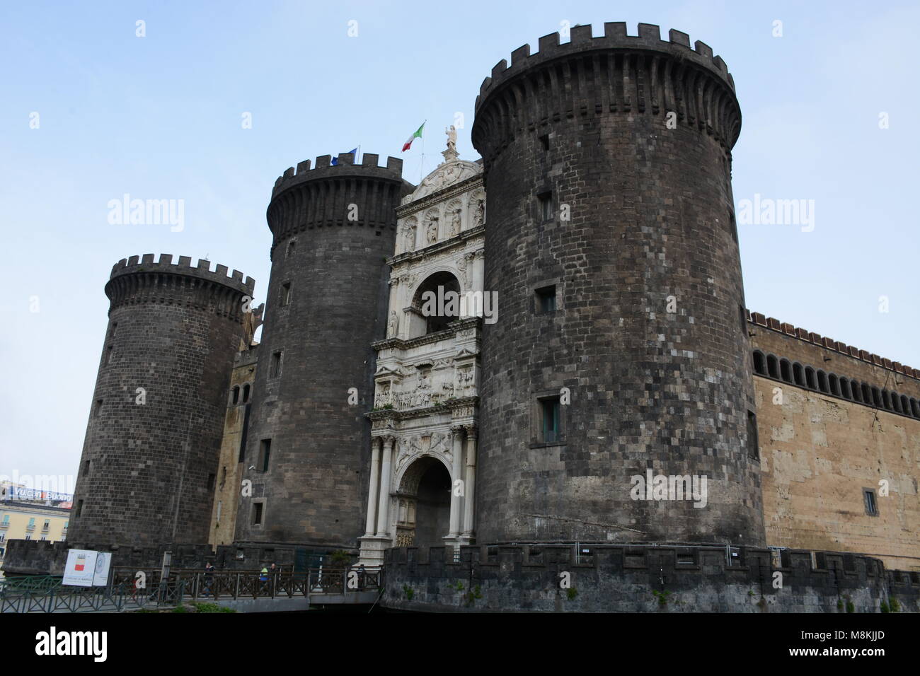 Napoli, Italia. Castel Nuovo, spesso chiamato Maschio Angioino un castello medioevale situato di fronte a Piazza Municipio a Napoli, Italia. Foto Stock