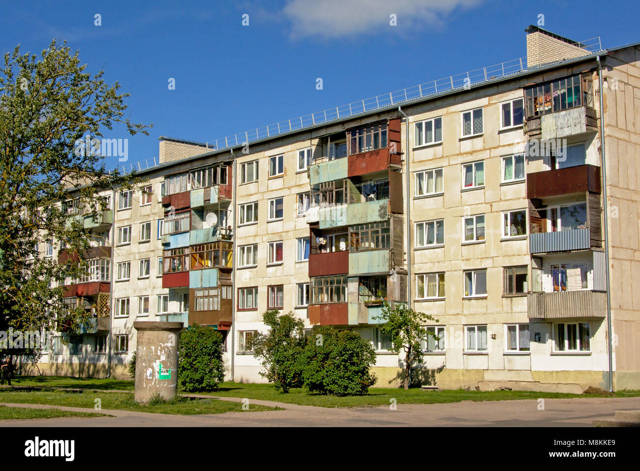 Sovietica vecchi edifici di appartamenti nella ex base militare di Karosta, Liepaja, Lettonia Foto Stock