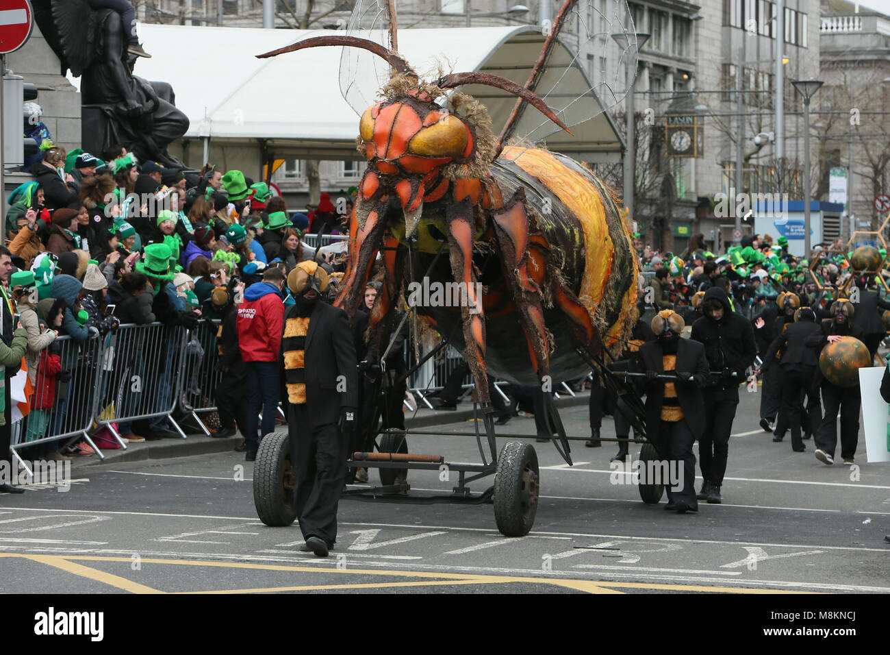 Immagine dal centro della città di Dublino durante il San Patrizio parade come parte dell'annuale Saint Patrick's Festival. San Patrizio è il santo patrono Foto Stock