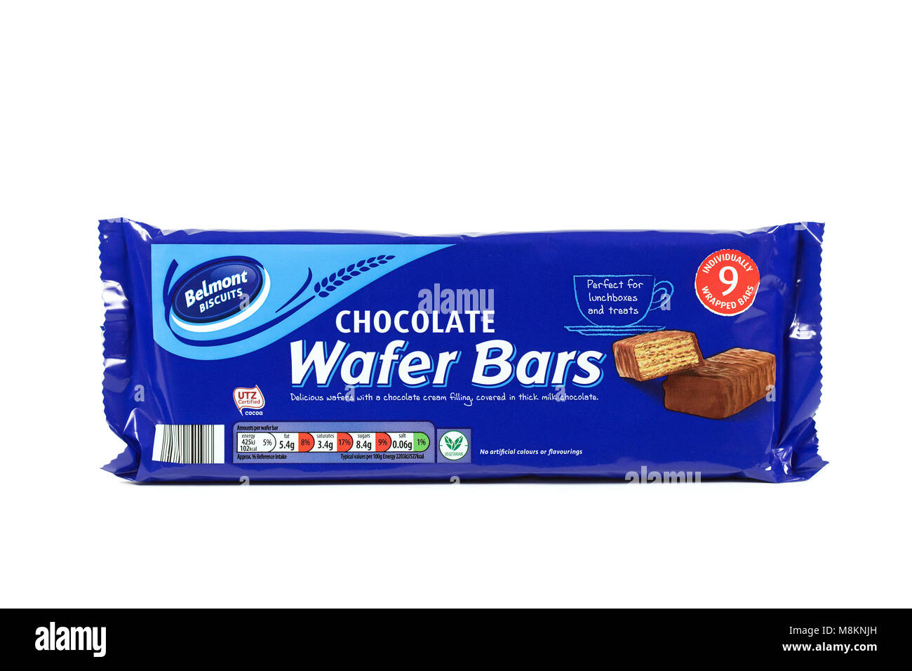 Confezionati wafer al cioccolato barre su sfondo bianco Foto Stock