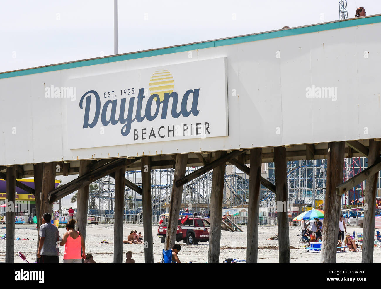 DAYTONA Beach, Florida - 15 Aprile 2017: il celebre storico Daytona Beach Pier è un popolare luogo di vacanza per visitare durante il fine settimana di vacanza. Foto tak Foto Stock