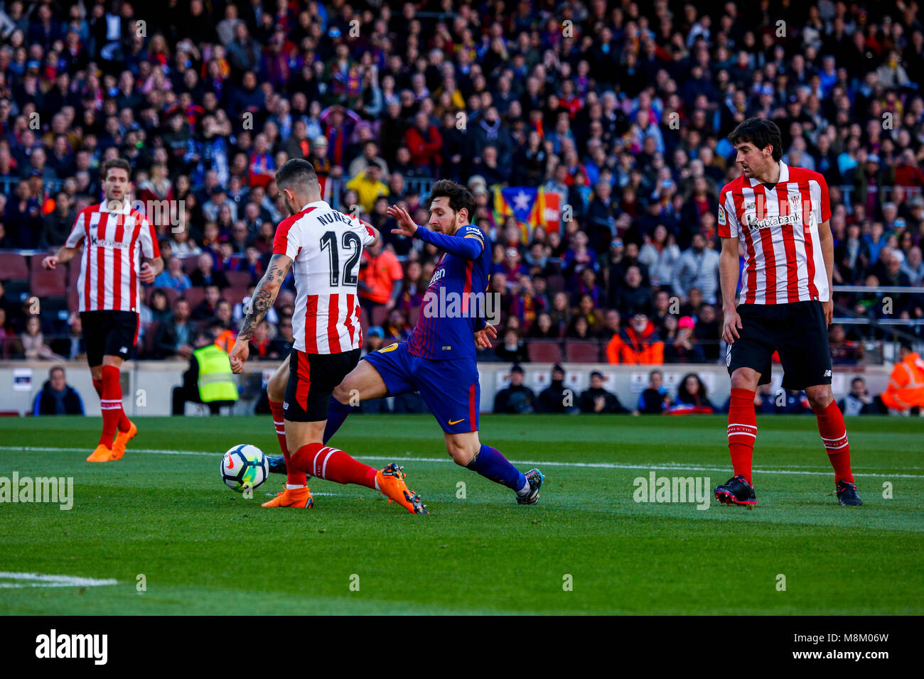 Marzo 18, 2018 - Barcelona, Barcelona, Spagna - (10) Messi e (12)Núñez durante la Liga match tra FC Barcelona e il triidrato di alluminio. Bilbao ha suonato presso il Camp Nou. Credito: Joan Gosa Badia/Alamy Credito: Joan Gosa Badia/Alamy Live News Foto Stock