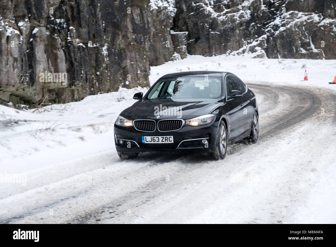 Catene da neve immagini e fotografie stock ad alta risoluzione - Alamy