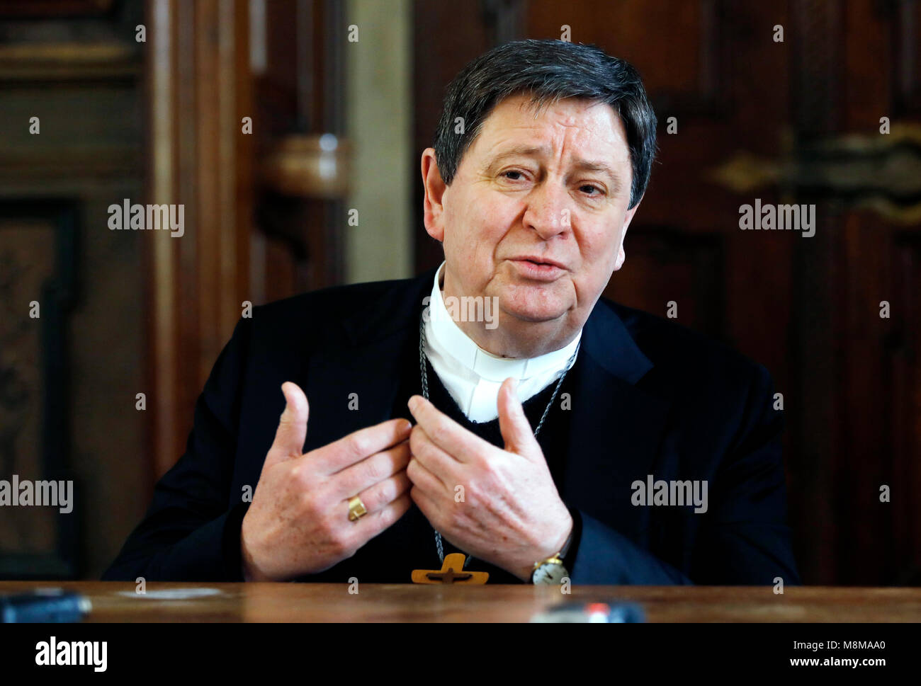 Praga, Repubblica Ceca. Xviii Mar, 2018. Il brasiliano il Cardinale João Braz de Aviz parla durante l incontro con i giornalisti a Praga, nella Repubblica ceca il 18 marzo 2018. Credito: Michaela Rihova/CTK foto/Alamy Live News Foto Stock