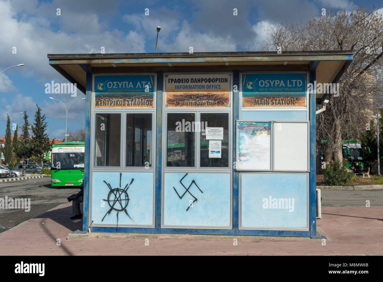 Insegne naziste sul lato del Karavella stazione bus, Paphos, Cipro, Mediterranea Foto Stock